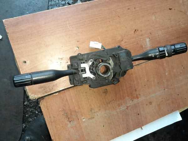 Mazda 323 sinyal kolu